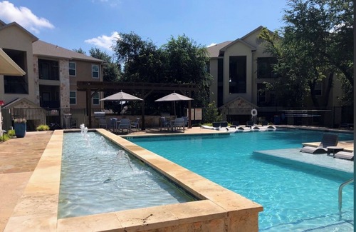 San Antonio Condominio | Modern Getaway Condo