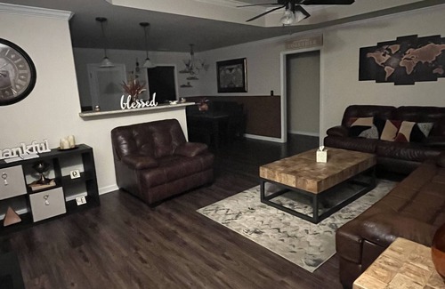 Fayetteville Casa | Modern GetAWay