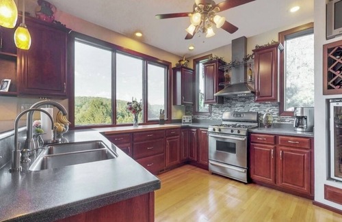 Dalton Casa | Modern Getaway w/ POOL & HOT TUB and AMAZING VIEWS