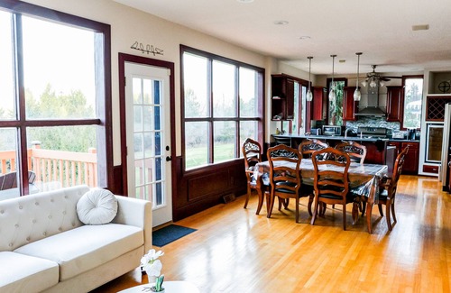 Dalton Casa | Modern Getaway w/ POOL & HOT TUB and AMAZING VIEWS