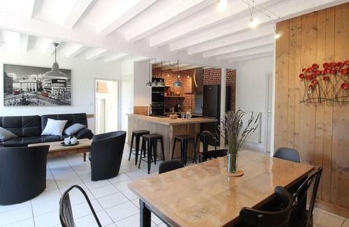 Saint-Hilaire-du-Bois Cabaña | Acogedor Gîte Rural en Anjou con Piscina, Ideal para Familias y Grupos