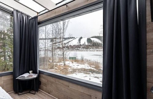 Jamsa Cabina | Modern Glass Suite on Himosranta with Lake Views