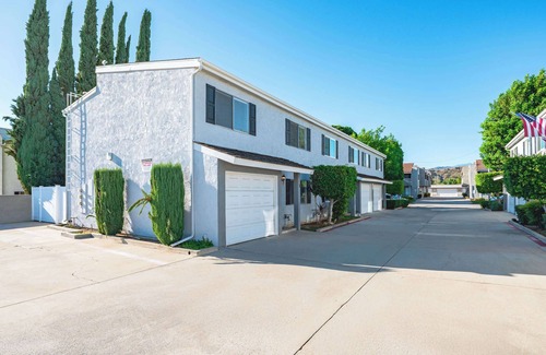 Charter Oak Casa | Modern Glendora Retreat Family Getaway Near Cal Poly & Mt. SAC