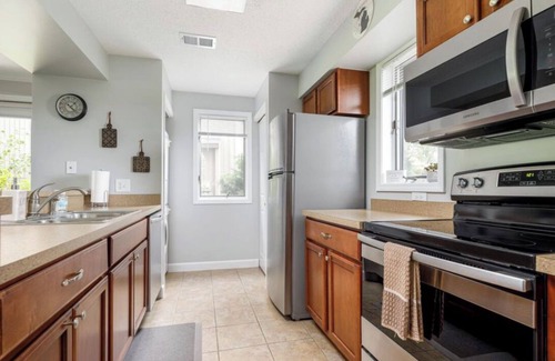 Acme Condominio | Modern Golfview Condo near the Grand Traverse Bay