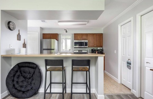 Acme Condominio | Modern Golfview Condo near the Grand Traverse Bay