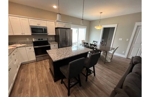 Ames Casa | Modern Gorgeous 6 BR 3 Bath Ranch Home West Side OR 2nd Home Option Near Stadium