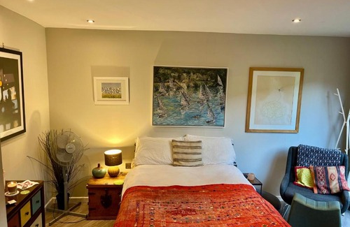 Cambridge Casa | Modern, Gr Floor 1 bed, bathroom, garden & private entry with Free Parking