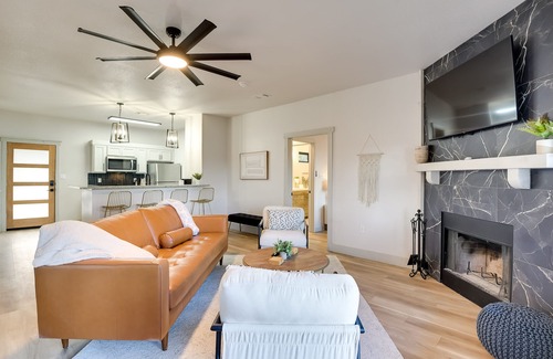 Graford Cabina | Modern Graford Cabin: Walk to Possum Kingdom Lake!