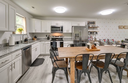 Greensboro Cabaña | Modern Greensboro Getaway w/ Fire Pit!
