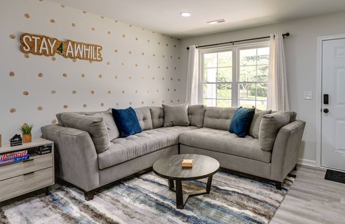 Greensboro Cabaña | Modern Greensboro Getaway w/ Fire Pit!