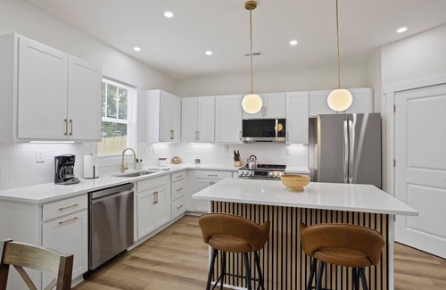 City View Casa | Modern Greenville Retreat 8 Minutes to Downtown Fun + Pet Friendly