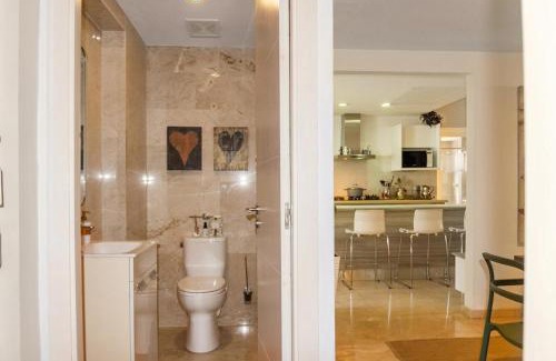 Shaba Apartamento | Modern Ground Level, 4 BR condo