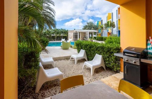 Shaba Apartamento | Modern Ground Level Condo, 2 bedrooms, Direct pool access