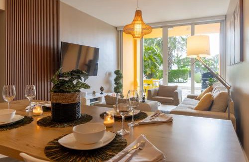 Shaba Apartamento | Modern Ground Level Condo, 2 bedrooms, Direct pool access