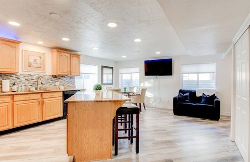 Salt Lake City Casa | Modern Guest Suite, King Ensuite, Downtown Airport