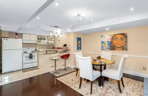East Credit Apartamento | Modern Guest Suite - Comfort for 5 - Free Parking