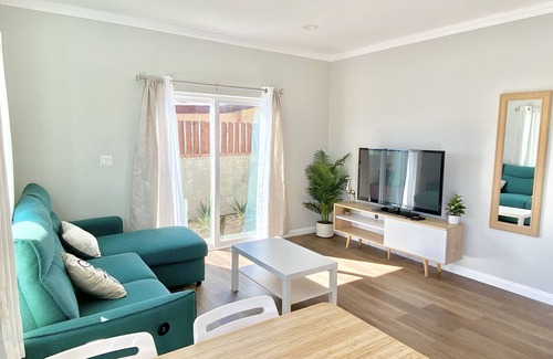 Stanton Casa | Modern Guesthouse 15 minutes to Disney with queen bed and bunk beds for family