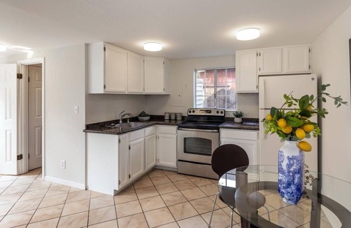 West Menlo Park Casa | Modern Guesthouse Retreat in the Heart of Silicon Valley