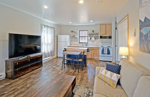 Ridgway Apartamento | Modern guesthouse with mountain views!