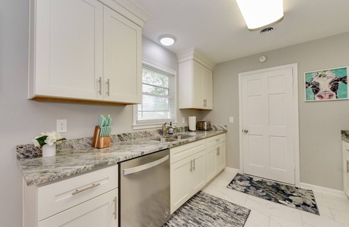 Newport News Casa | Modern Hampton Home! Prime Location!