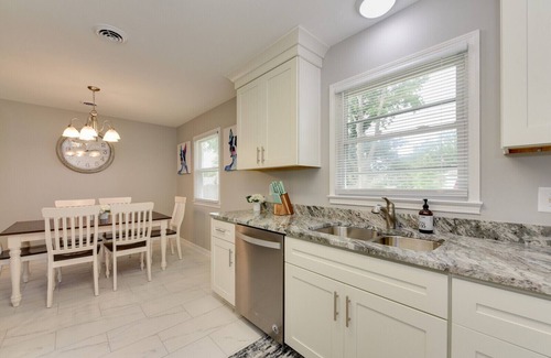 Newport News Casa | Modern Hampton Home! Prime Location!