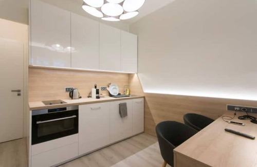 Prague 4 Apartamento | ❖ 𝑴𝒐𝒅𝒆𝒓𝒏 𝑯𝒊𝒅𝒆𝒂𝒘𝒂𝒚 ❖ 2 min to METRO WiFi & free Netflix