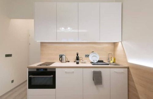 Prague 4 Apartamento | ❖ 𝑴𝒐𝒅𝒆𝒓𝒏 𝑯𝒊𝒅𝒆𝒂𝒘𝒂𝒚 ❖ 2 min to METRO WiFi & free Netflix