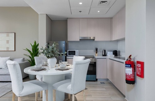 Abu Dhabi Apartamento | Modern Hideaway w/Canal Views on Yas Island