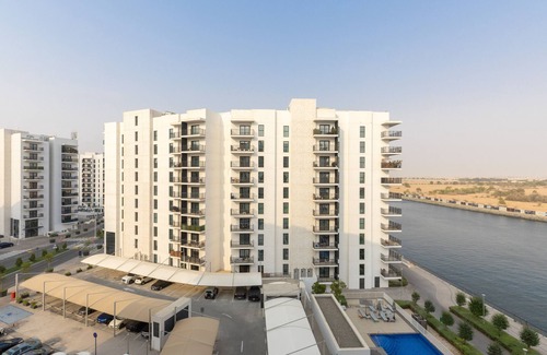 Abu Dhabi Apartamento | Modern Hideaway w/Canal Views on Yas Island