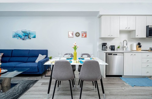 Kitchener Apartamento | Modern High-Rise 24th Floor Condo w Private Patio