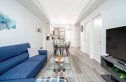 Kitchener Apartamento | Modern High-Rise 24th Floor Condo w Private Patio