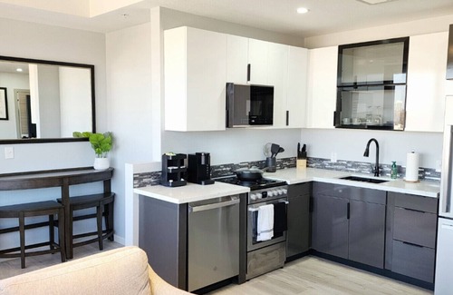 Tulsa Apartamento | Modern High-Rise Apartment - 1