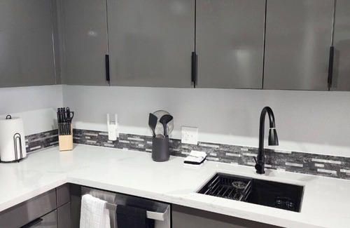 Tulsa Apartamento | Modern High-Rise Apartment - 4
