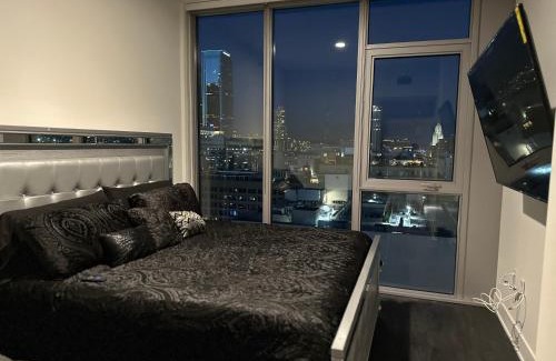 Historic Core Apartamento | Modern High Rise Downtown