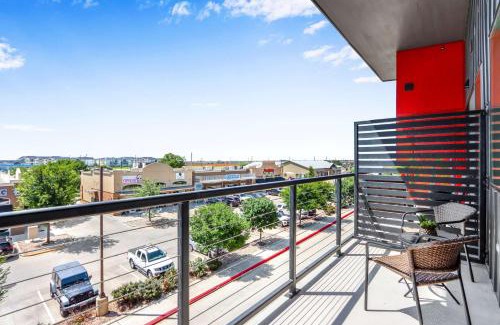 New Braunfels Casa | Modern Hill Country Condo for 4 with Resort Perks