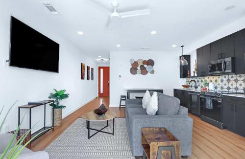 New Braunfels Casa | Modern Hill Country Condo for 4 with Resort Perks