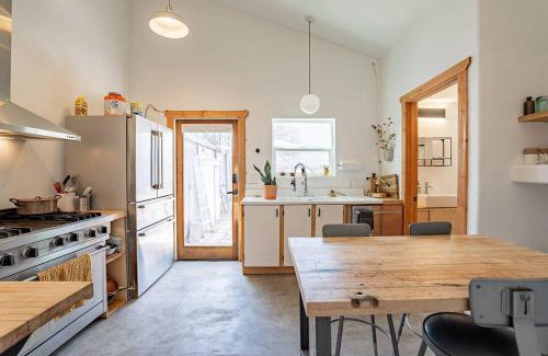 Barrio Historico Apartamento | Modern Historic 1900 Adobe Bungalow in Downtown, Low Summer Rates!