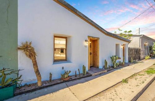 Barrio Historico Apartamento | Modern Historic 1900 Adobe Bungalow in Downtown, Low Summer Rates!