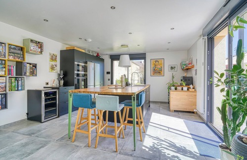Le Mesnil-Saint-Denis Casa | Modern house with large private garden. Ideal location for the Olympic Games !