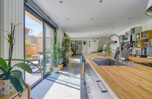 Le Mesnil-Saint-Denis Casa | Modern house with large private garden. Ideal location for the Olympic Games !