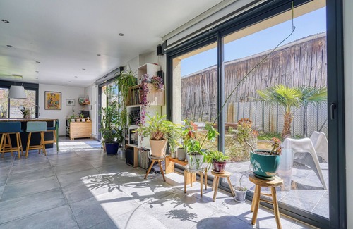 Le Mesnil-Saint-Denis Casa | Modern house with large private garden. Ideal location for the Olympic Games !