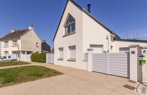 Saint-Vaast-la-Hougue Cabaña | Casa moderna con patio privado, cerca del mar y comercios, ideal para dos parejas