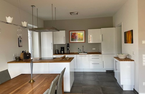 Ahrensburg Apartamento | Modern holiday apartment with a large terrace and garden near Hamburg