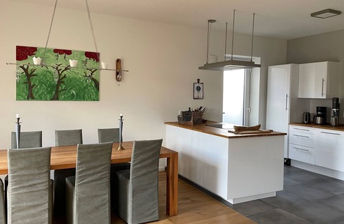 Ahrensburg Apartamento | Modern holiday apartment with a large terrace and garden near Hamburg
