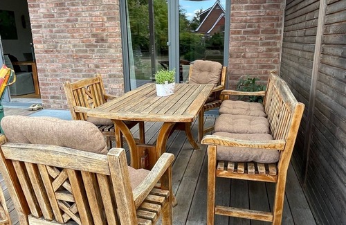 Ahrensburg Apartamento | Modern holiday apartment with a large terrace and garden near Hamburg