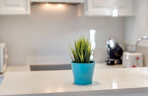 Cala Carbo Apartamento | Moderno apartamento de vacaciones con vistas al mar, piscina, balcones, aire acondicionado y Wi-Fi