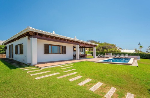Binibequer Vell Villa | Moderna casa de vacaciones "Bini Nura" con vistas al mar, Wi-Fi, jardín y piscina