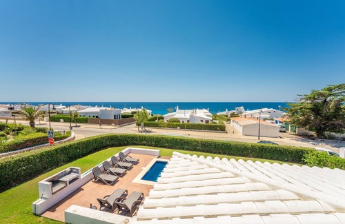 Binibequer Vell Villa | Moderna casa de vacaciones "Bini Nura" con vistas al mar, Wi-Fi, jardín y piscina
