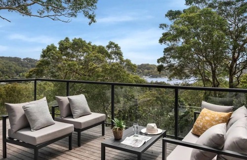 Avalon Beach Casa | Modern Holiday Home Close to Whale Beach With Stunning Views of Pittwater