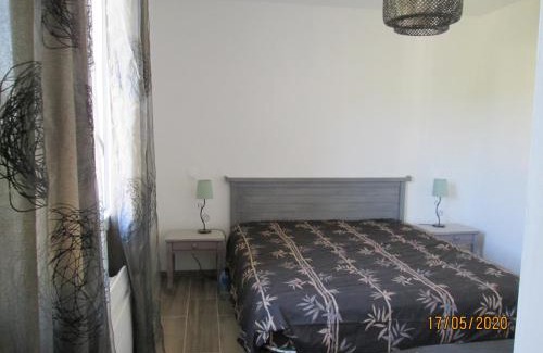 Crux-la-Ville Casa | Modern holiday home in Crux-La-Ville with terrace